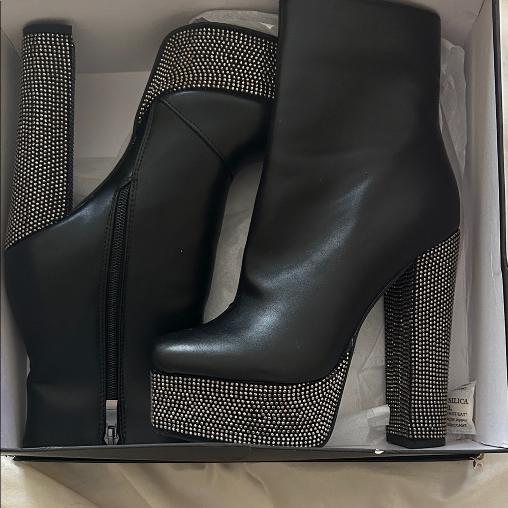 Elegant Black Rhinestone Heeled Boots